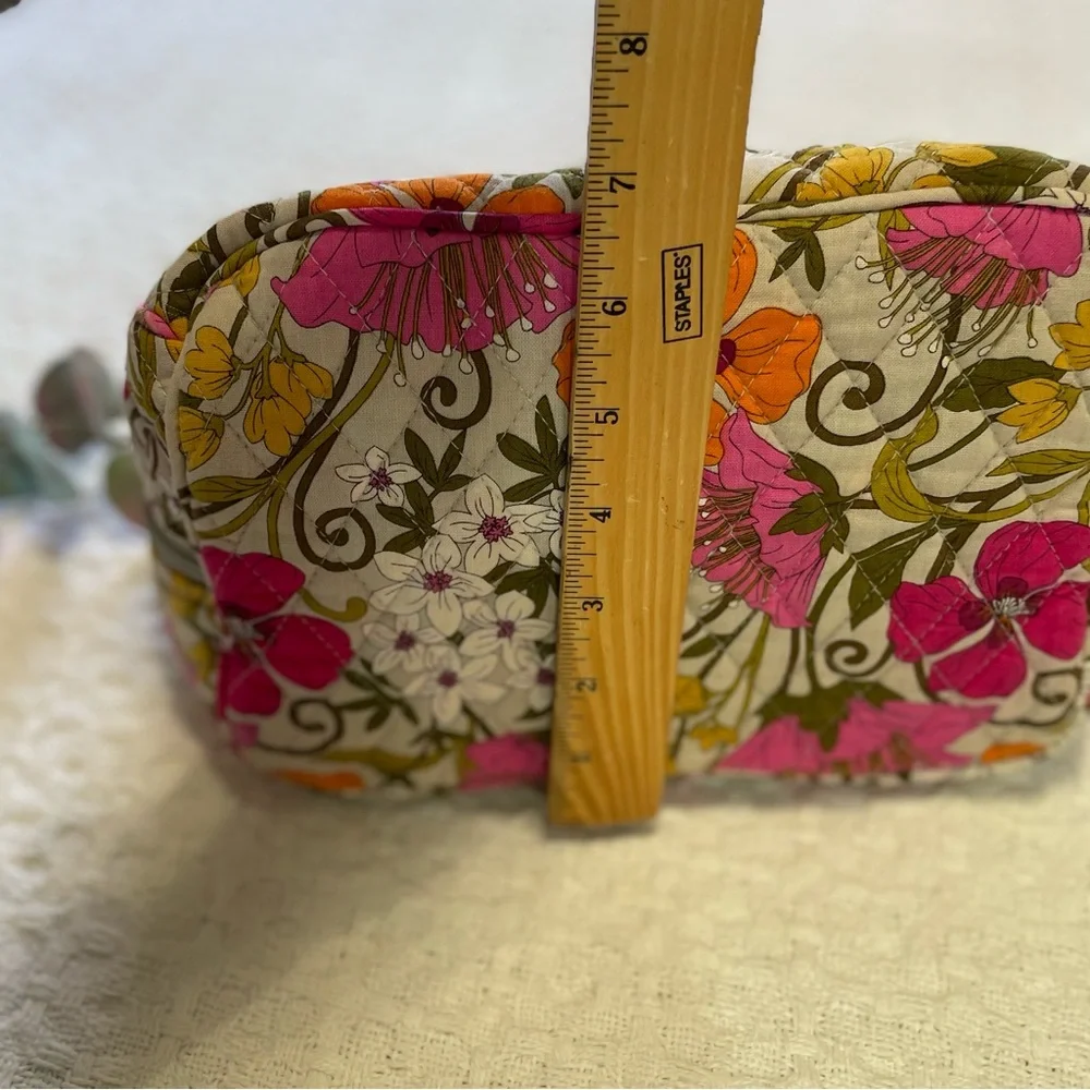 Vera Bradley Floral Multi-Color‎ Women's Cosmetic Bag~